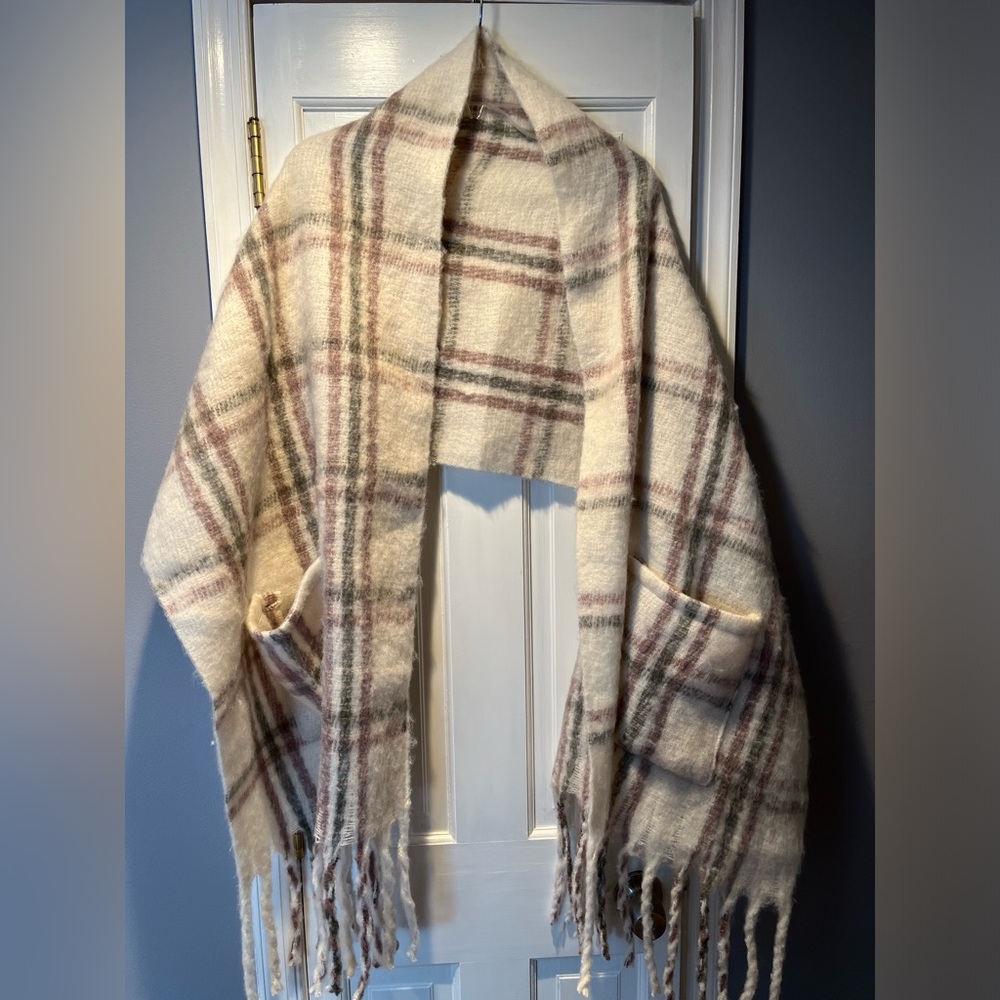 NWT Women’s CROWN VINTAGE Scarf/Wrap Cream w/ Grey & Taupe Plaid